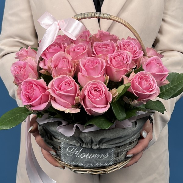 25 розовых роз Шугар Лав в корзине