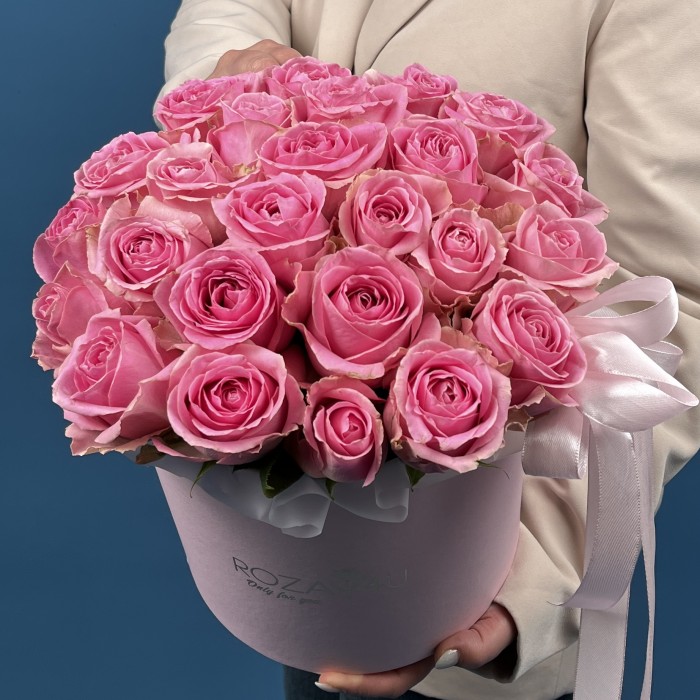 25 розовых роз Шугар Лав в коробке