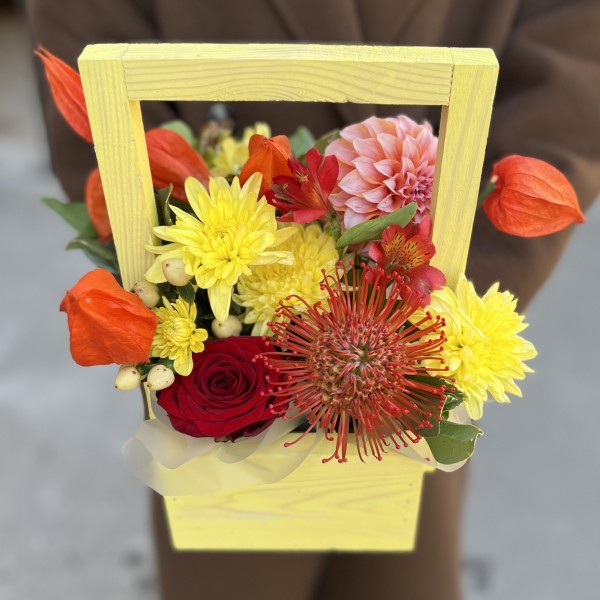 Букет дня в деревянном ящике Дивный Сад