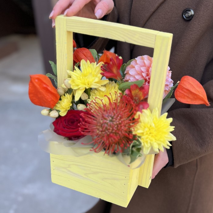 Букет дня в деревянном ящике Дивный Сад