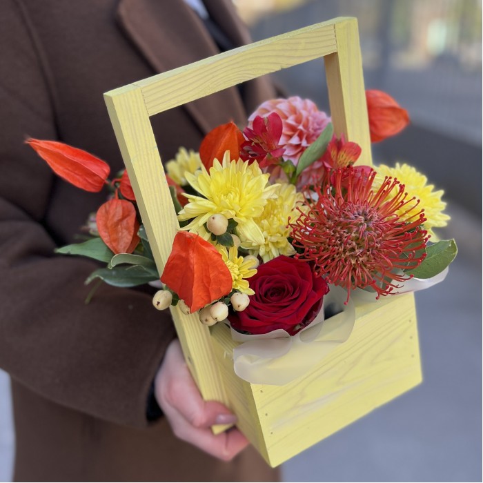 Букет дня в деревянном ящике Дивный Сад