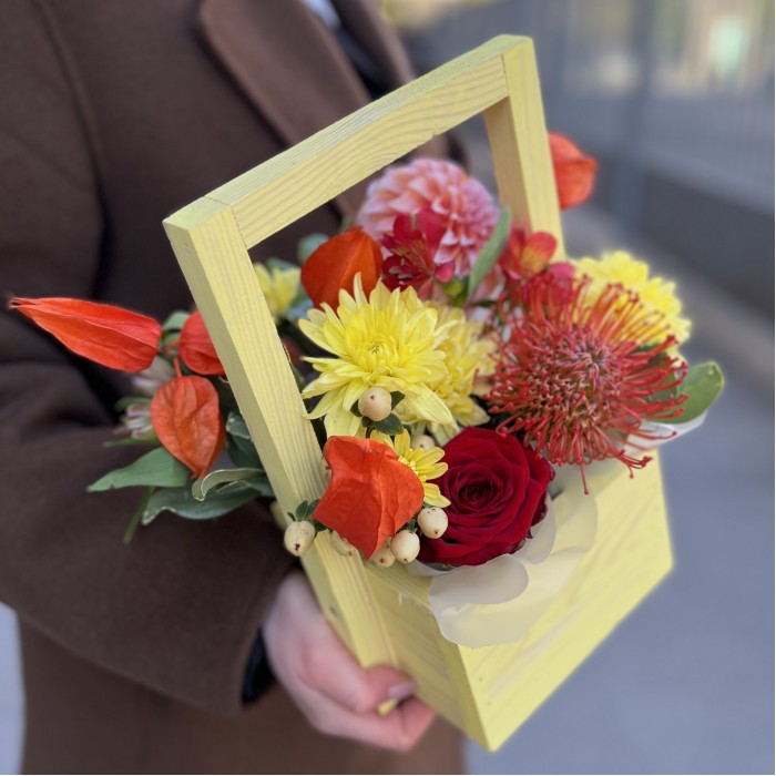 Букет дня в деревянном ящике Дивный Сад