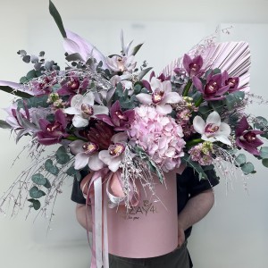 Букет дня в коробке Роскошный момент