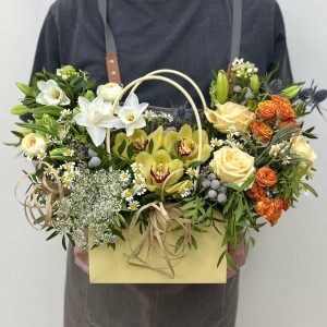 Букет дня в кашпо Солнечный рай