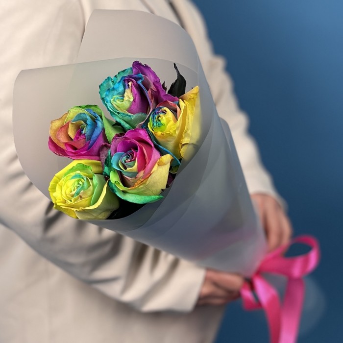5 радужных роз 60 см