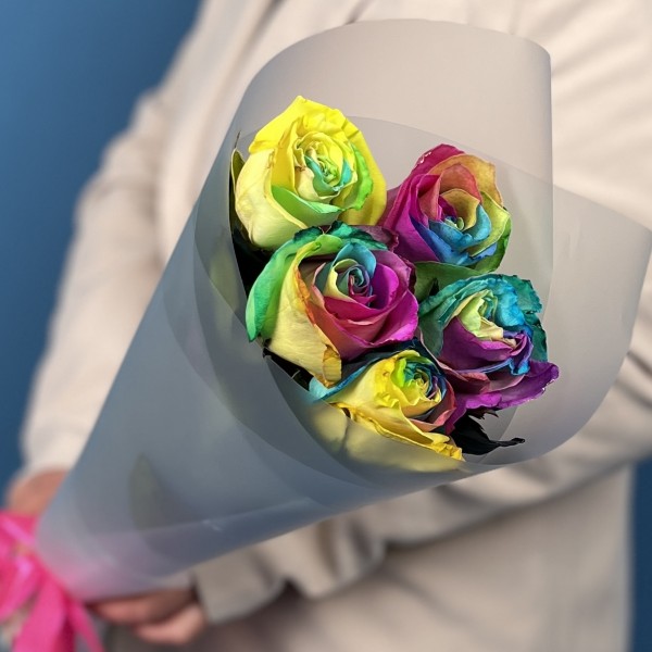 5 радужных роз 60 см