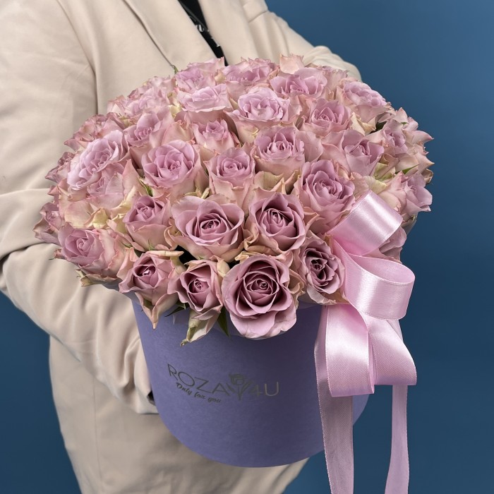 51 сиреневая роза Мемори Лейн в коробке