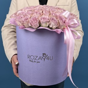 75 сиреневых роз Мемори Лейн в коробке