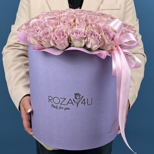 75 сиреневых роз Мемори Лейн в коробке