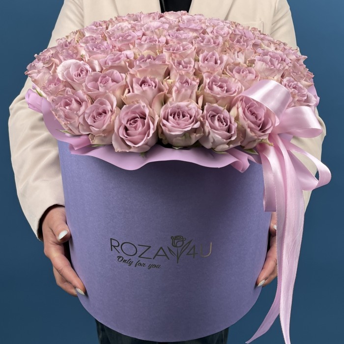 75 сиреневых роз Мемори Лейн в коробке