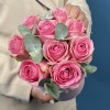 9 розовых роз Шугар Лав с эвкалиптом в коробке
