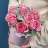 9 розовых роз Шугар Лав с эвкалиптом в коробке