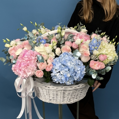 Средняя Композиция Парадайз в корзине