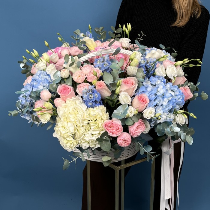 Маленькая Композиция Парадайз в корзине