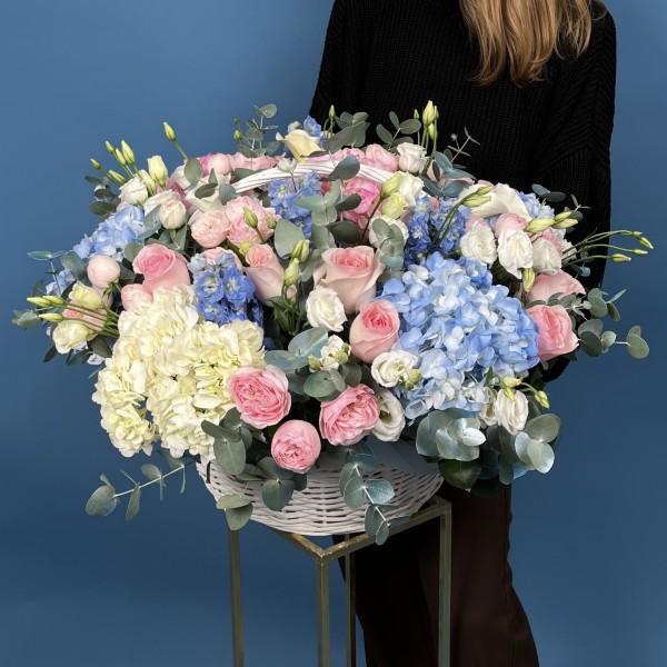 Маленькая Композиция Парадайз в корзине