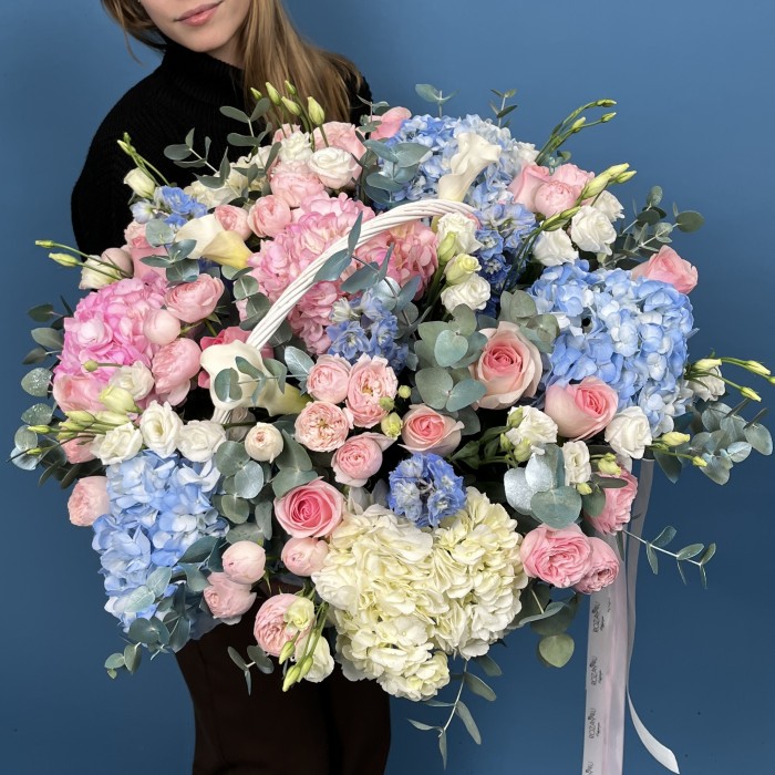 Маленькая Композиция Парадайз в корзине