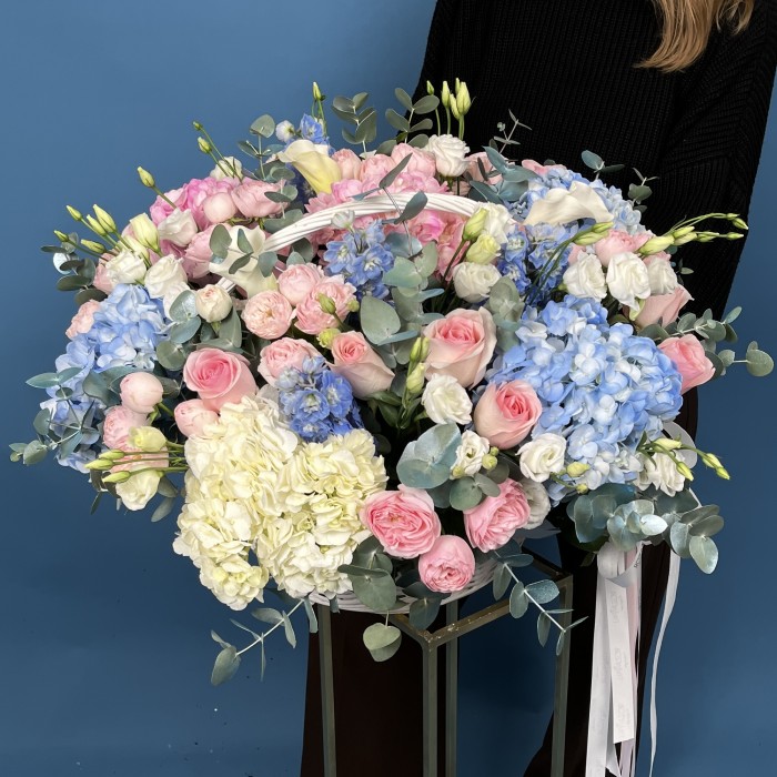 Маленькая Композиция Парадайз в корзине