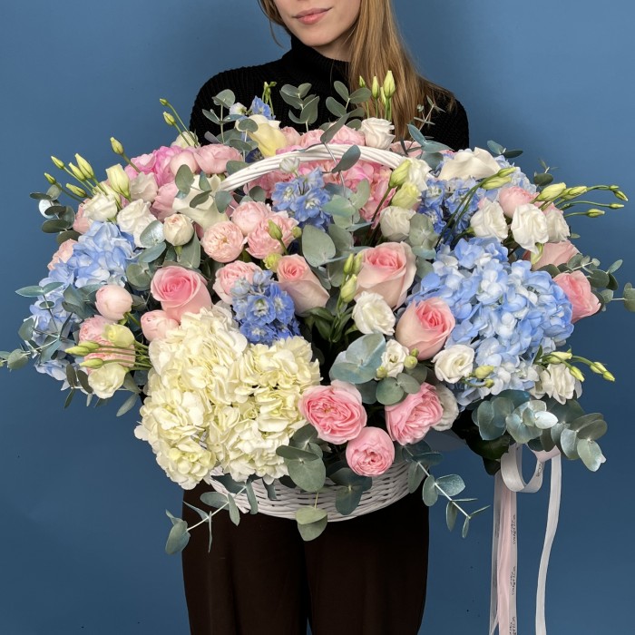 Маленькая Композиция Парадайз в корзине