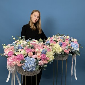 Сет из двух композиций Парадайз с пионами в корзине