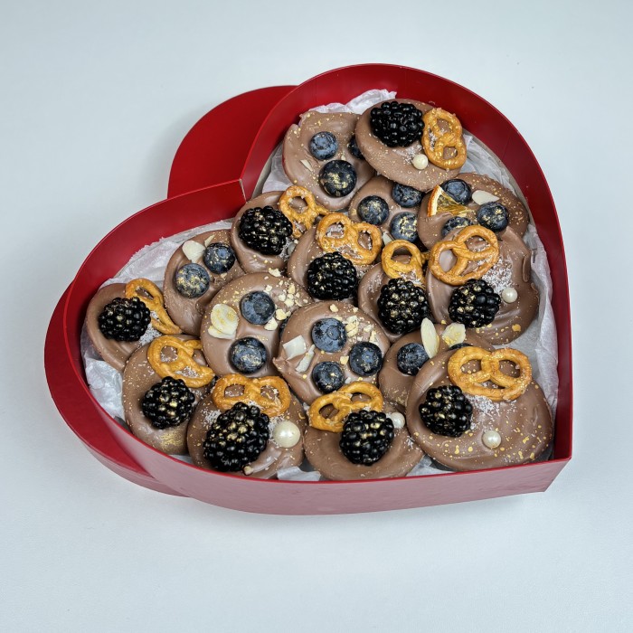 Шоколад ручной работы голубика ежевика в сердце