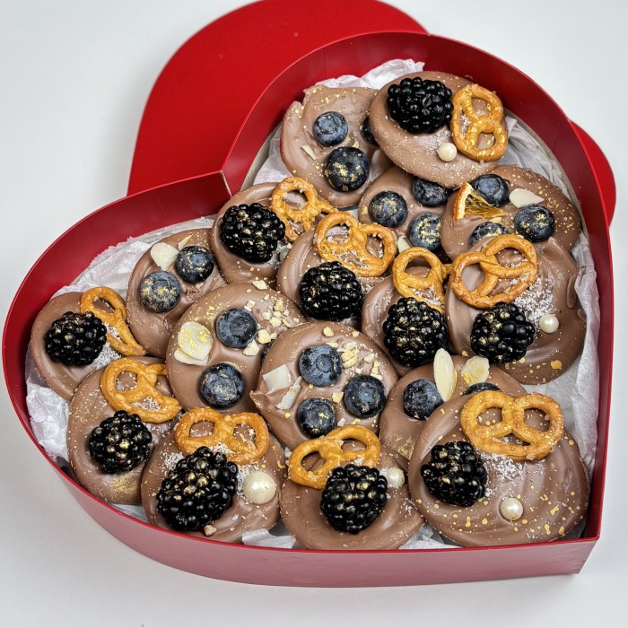 Шоколад ручной работы голубика ежевика в сердце