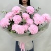 15 розовых хризантем с эвкалиптом