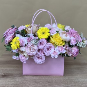 Букет дня в коробке Стильный Сюрприз