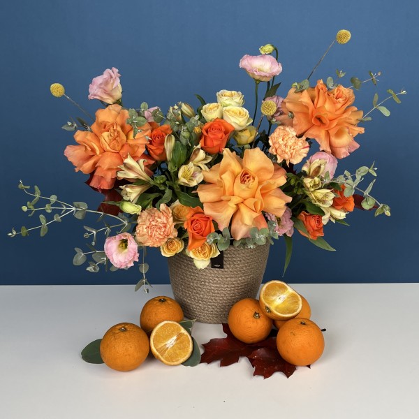 Оранжевая композиция в кашпо