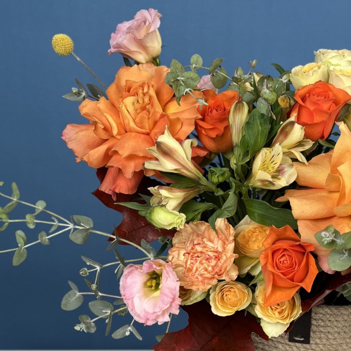 Оранжевая композиция в кашпо