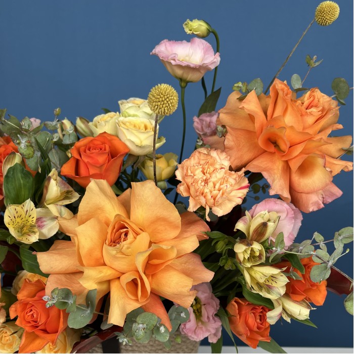 Оранжевая композиция в кашпо