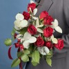 9 красных роз с эвкалиптом