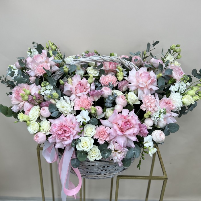 Букет дня в корзине розовые облака