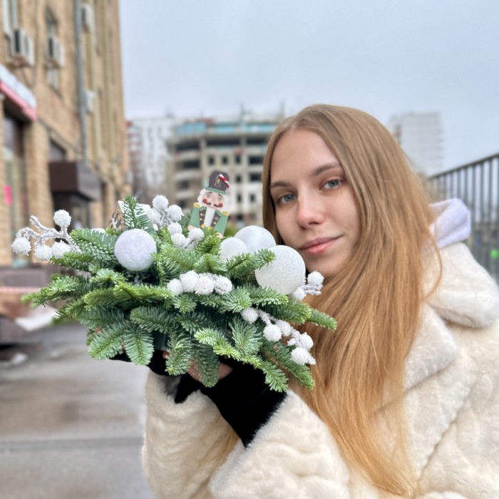 Новогодняя композиция с Щелкунчиком