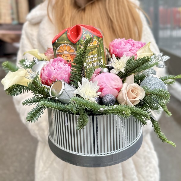 Новогодняя композиция с пионами