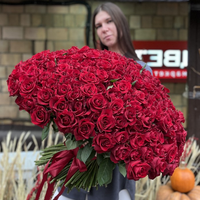 301 красная роза Эвер Ред