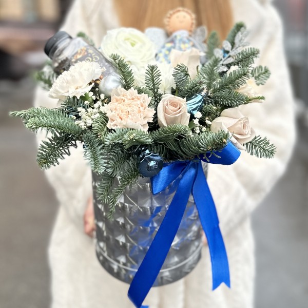 Новогодняя композиция с голубым ангелом