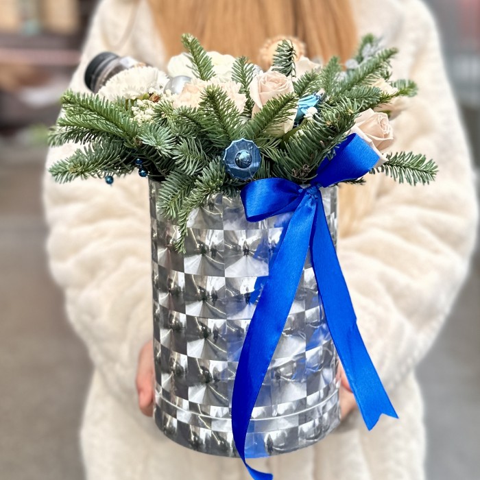 Новогодняя композиция с голубым ангелом