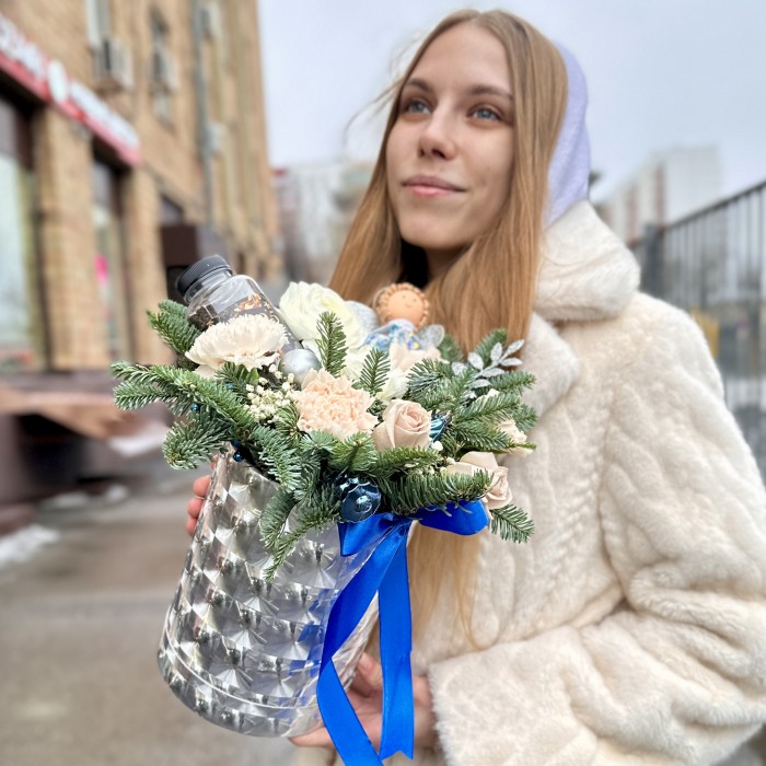 Новогодняя композиция с голубым ангелом