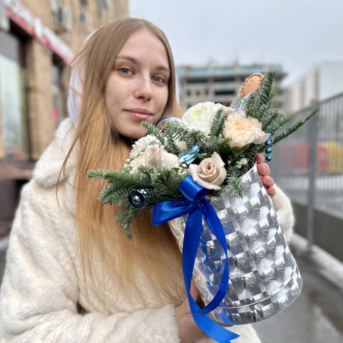 Новогодняя композиция с голубым ангелом