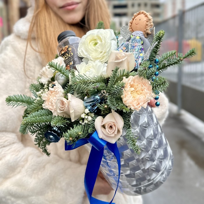 Новогодняя композиция с голубым ангелом