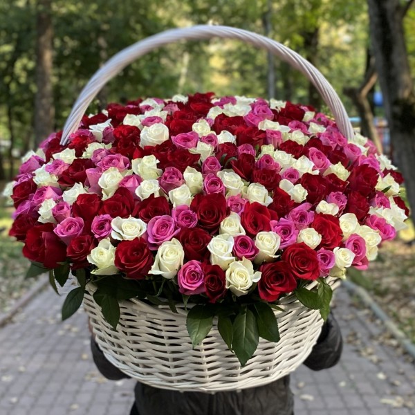 301 роза Яркий микс в корзине