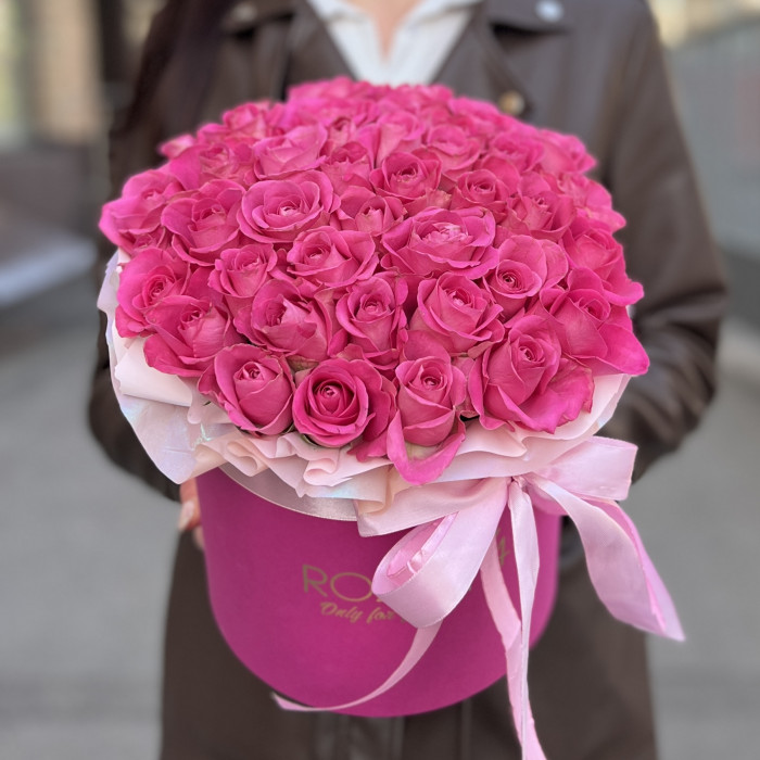 Розовая роза Аква в коробке