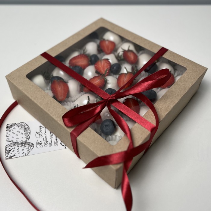 Клубника в белом шоколаде Классика с ягодами 20 штук