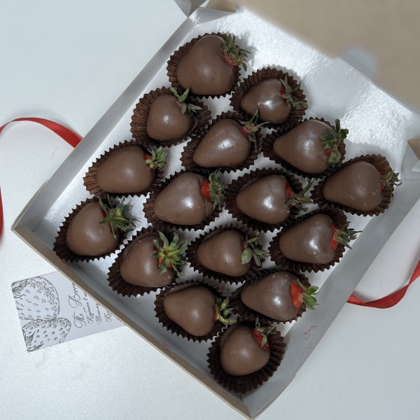 Клубника в шоколаде Классика 16 ягод