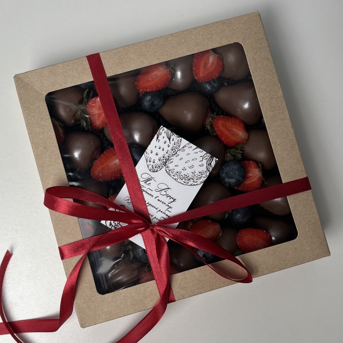 Клубника в шоколаде Классика с ягодами