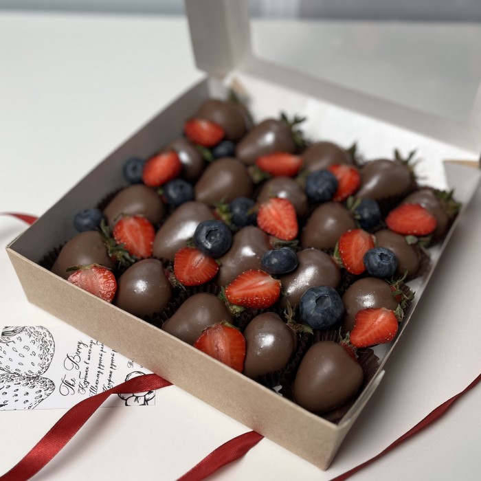 Клубника в шоколаде Классика с ягодами