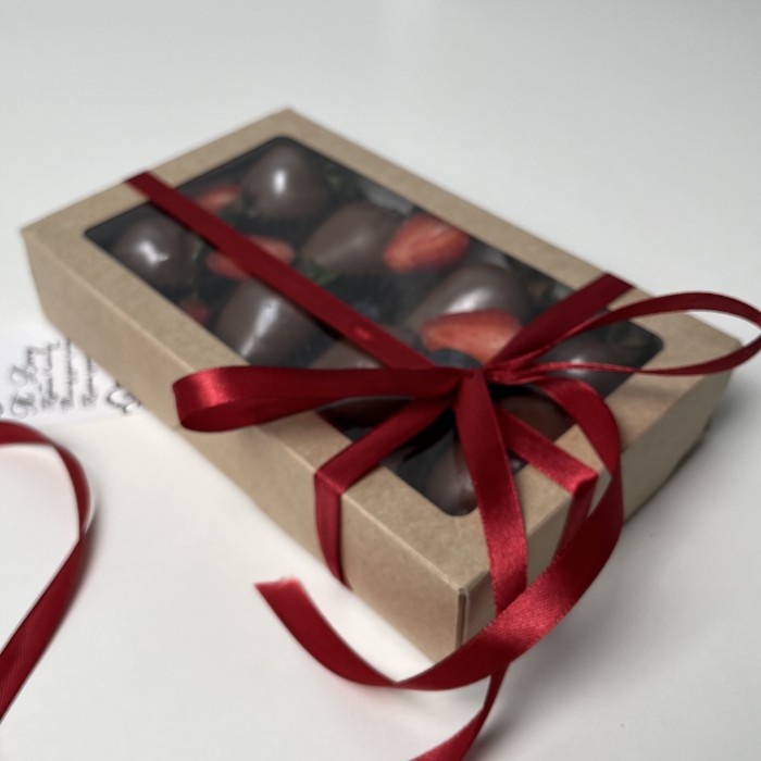 Клубника в шоколаде средняя Классика с ягодами