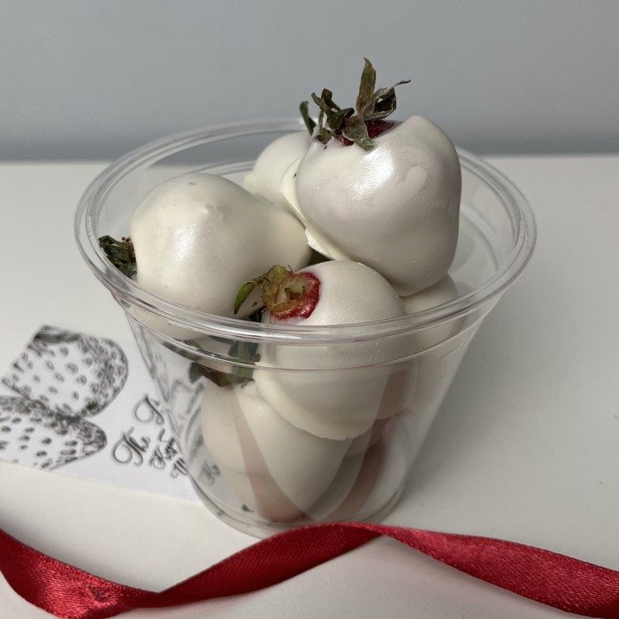 Стаканчик с клубникой в белом шоколаде Классика 200 мл