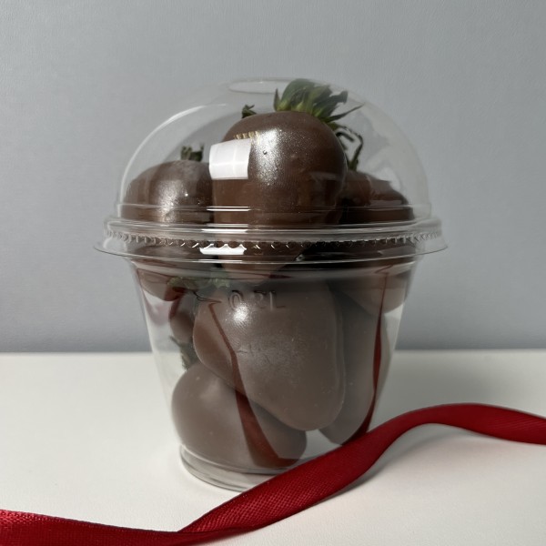 Стаканчик с клубникой в молочном шоколаде Классика 200 мл