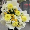 Авторский букет с желтыми георгинами